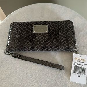 Michael Kors Genuine Leather Continental Wallet